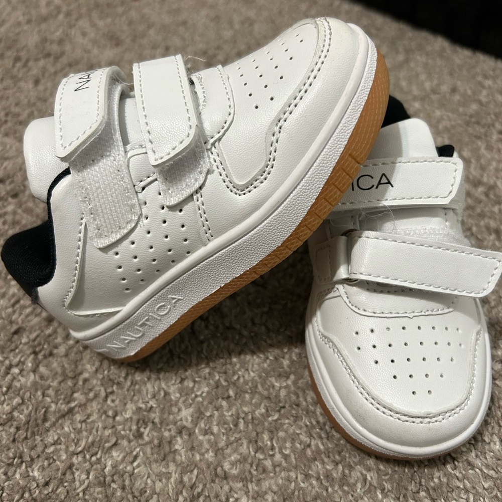 Nautica Kids White Sneakers. Size 6 babies. Very good condition.